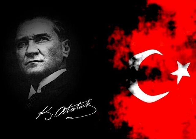 Bayrak ve Atatürk resimleri